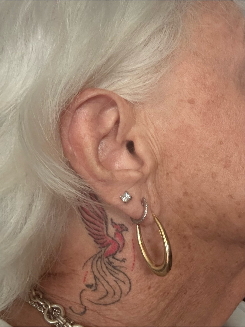 14K yellow Gold Oval Hoop earrings with latch backs. - Picture 11 of 11